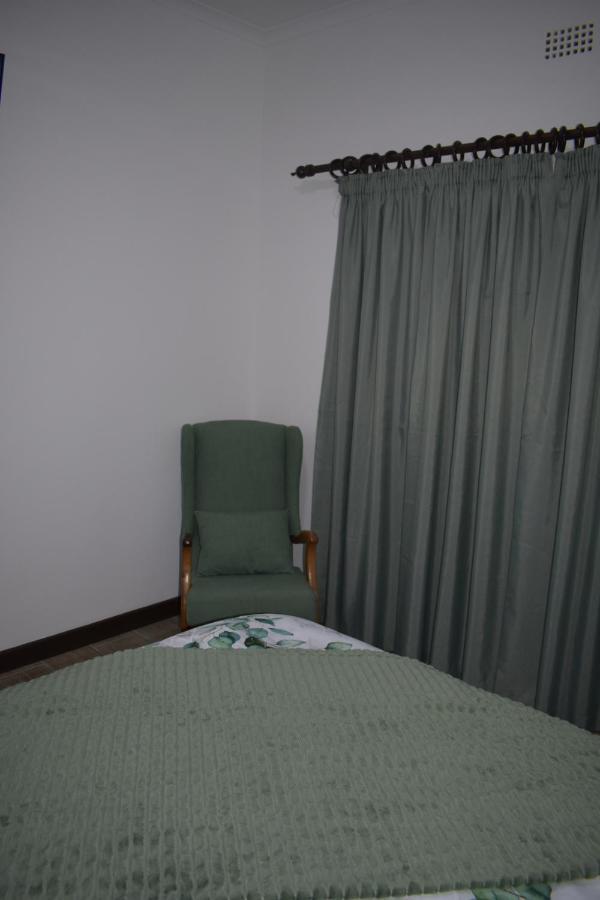 105 On Sarel Cilliers Apartamento *